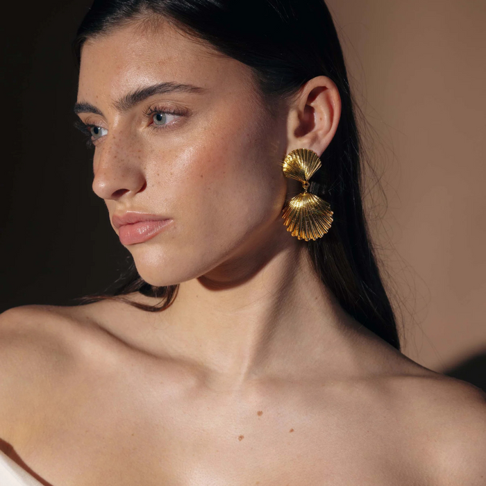 De la Mer Shell Earrings - The Well Appointed House