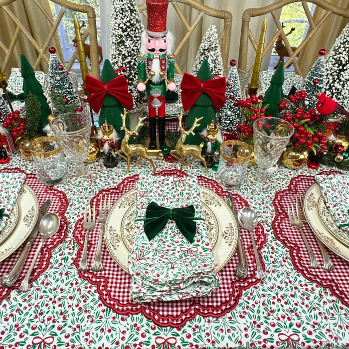 Set of 4 Mistletoe & Bows with Ruffle Napkins - The Well Appointed House